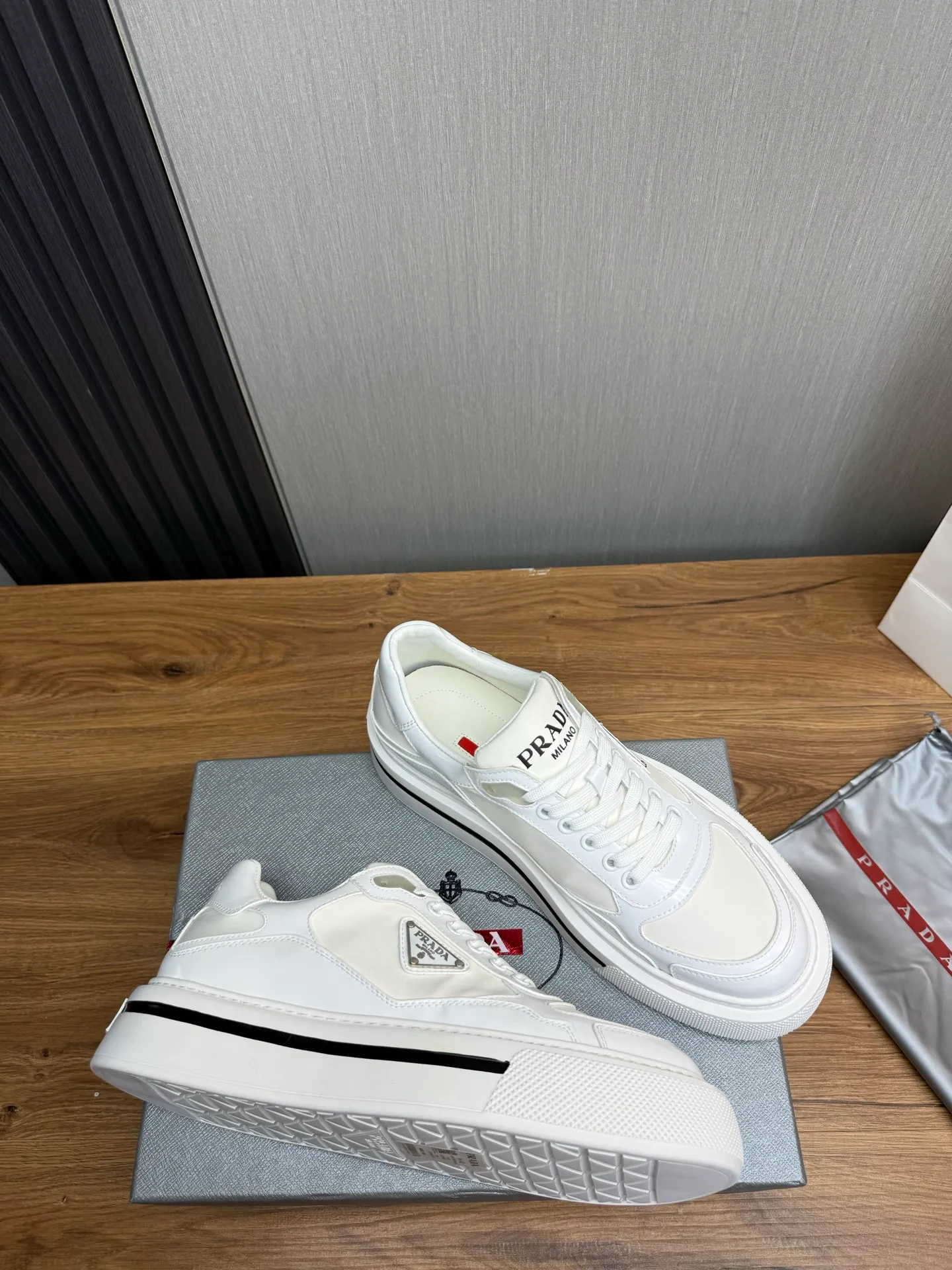 Men's shoes 💰580💰 [PRADA] Hot-selling men's shoes shipped 👏Official website synchronized ⬆️ Original cowhide fabric + cowhide lining, cowhide feet 🐮 1:1 shipment ✔️Original original sole, 38-45 (45. Customized, non-refundable)